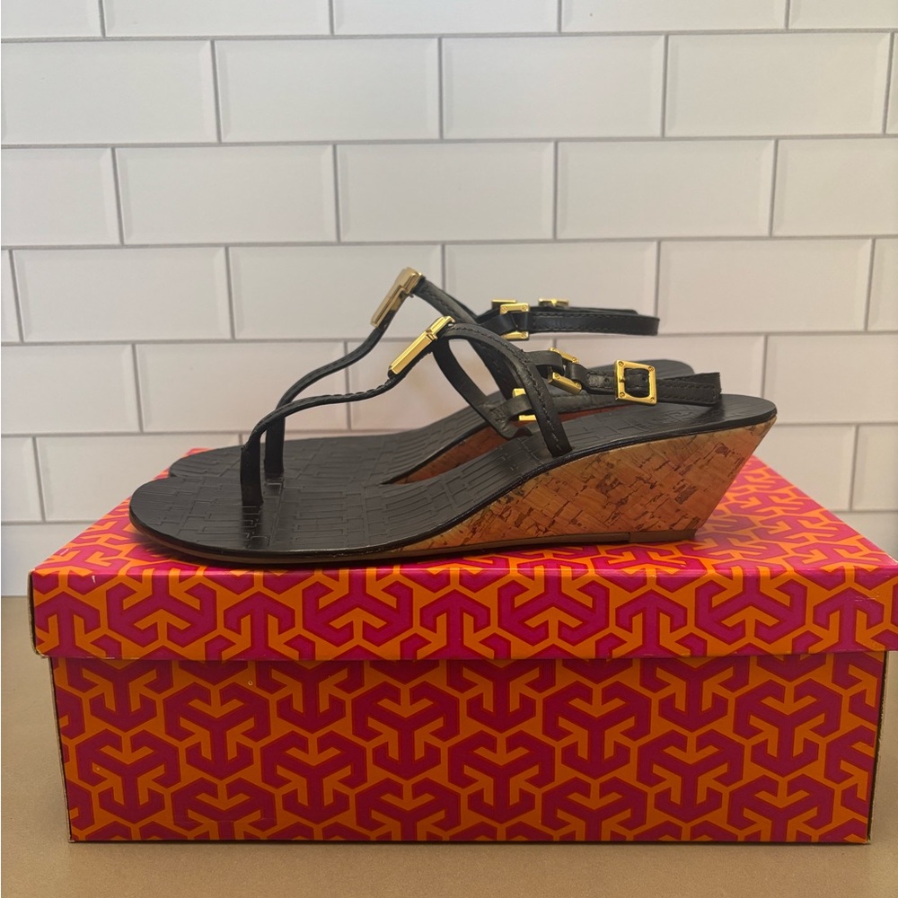 BLACK & GOLD TORY BURCH WEDGE SANDALS